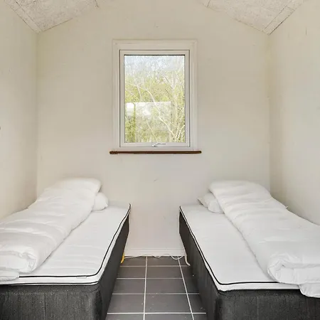 בית נופש 4 Bedroom In *