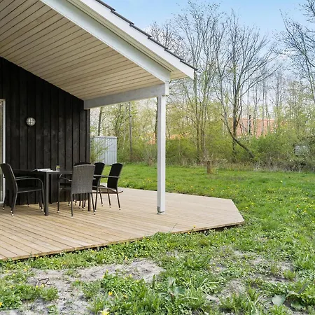 בית נופש 4 Bedroom In