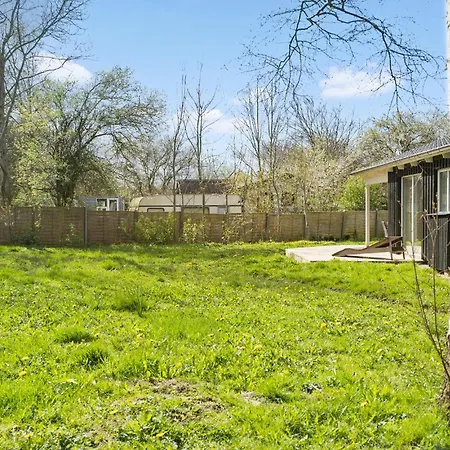 4 Bedroom In בית נופש *